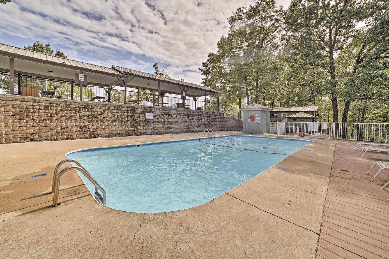 Reed Springs Condo With Furnished Deck And Pool Access Reeds Spring Exterior photo
