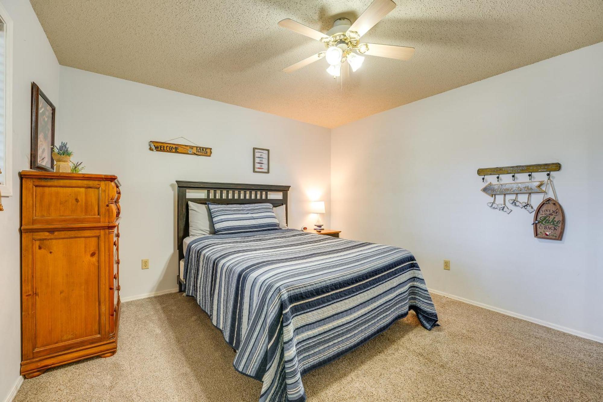 Reed Springs Condo With Furnished Deck And Pool Access Reeds Spring Exterior photo